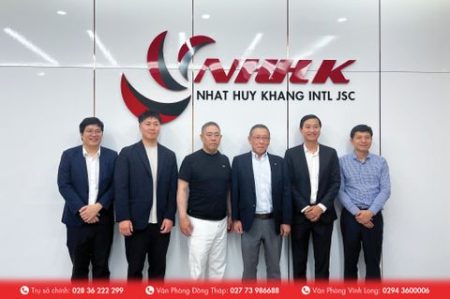 Chủ tịch Nghiệp đoàn Nhật Bản thăm hỏi – trò truyện cùng Thực tập sinh Công ty Nhật Huy Khang